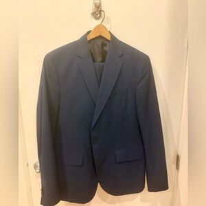 MANGO navy blue slim fit suit. Jacket 42R, pants size 36